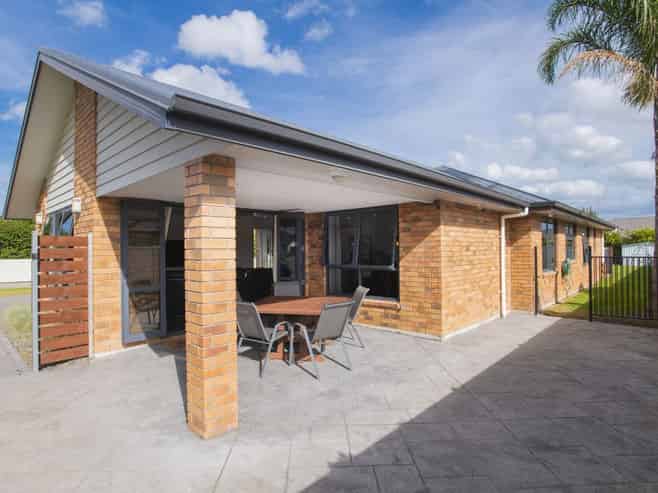 36 Sterling Park, Lytton West