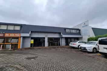 ROSEBANK RD OFFICE/SHOWROOM