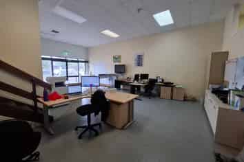 ROSEBANK RD OFFICE/SHOWROOM