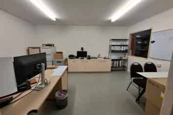 ROSEBANK RD OFFICE/SHOWROOM