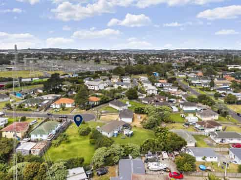 11 Kingsford Place, Otara