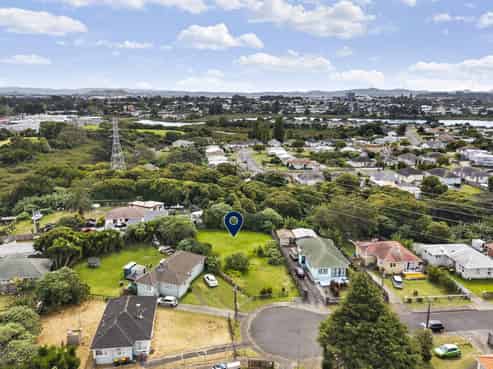 11 Kingsford Place, Otara