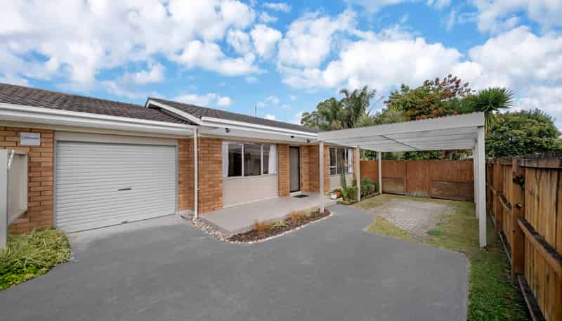 2/3 Papatahi Place, Henderson