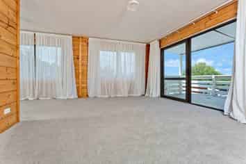 37b John Dee Crescent, Red Beach