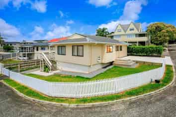 37b John Dee Crescent, Red Beach