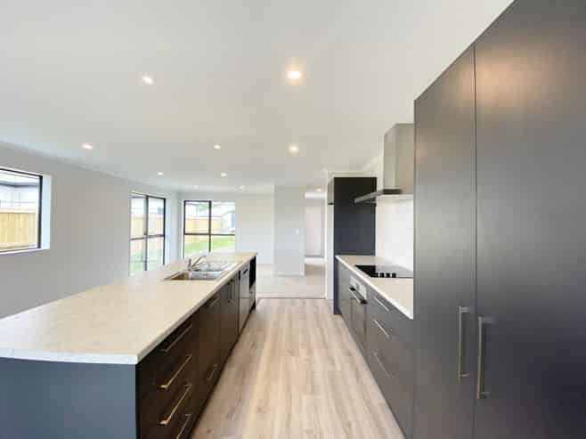 24 Crossley Av, Woodend