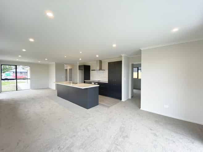 24 Crossley Av, Woodend