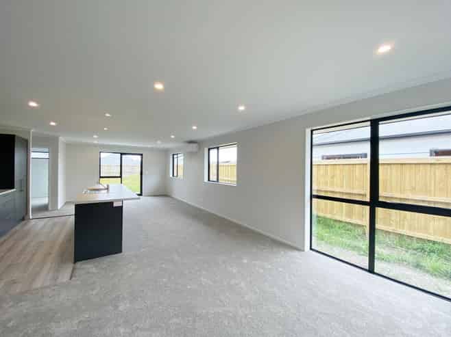 24 Crossley Av, Woodend