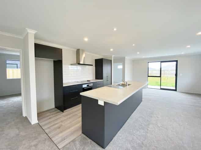 24 Crossley Av, Woodend