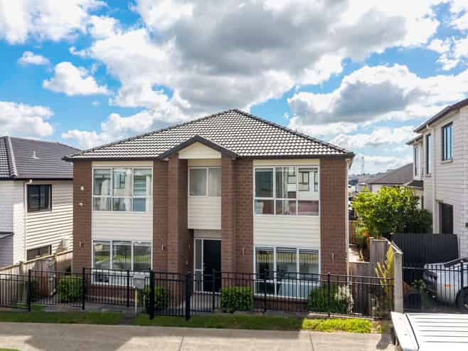 38 Lime Hill Rise, Flat Bush