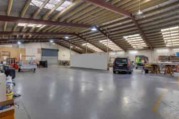 Freehold – Holding Income or Vacant Possession