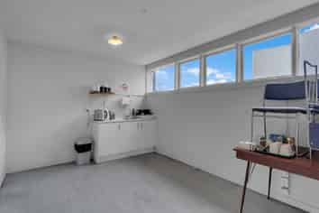 Freehold – Holding Income or Vacant Possession