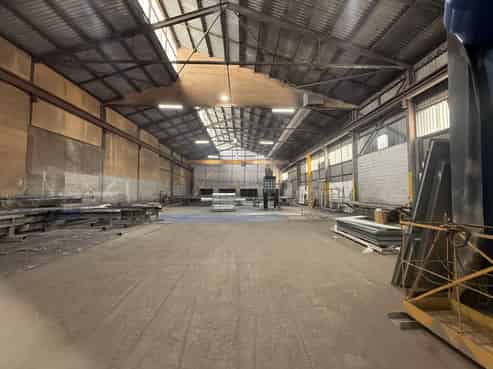 1,800sqm Warehouse 982sqm Yard + Two Gantries