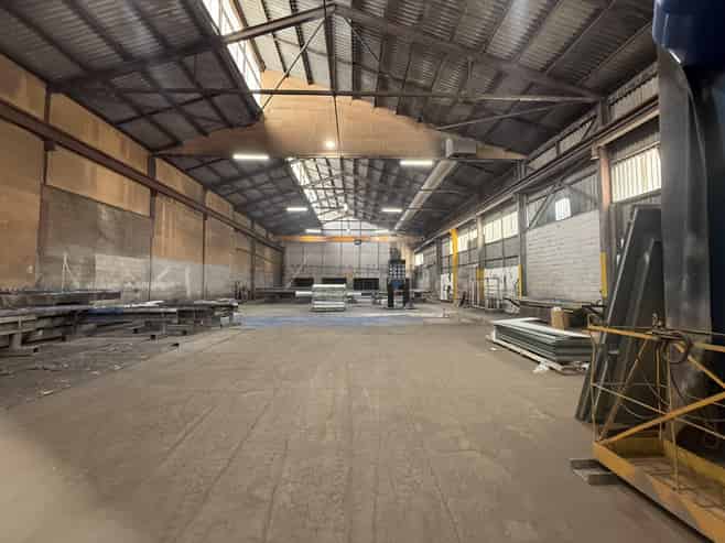 1,800sqm Warehouse 982sqm Yard + Two Gantries