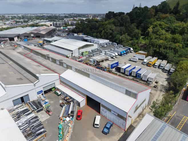 1,800sqm Warehouse 982sqm Yard + Two Gantries