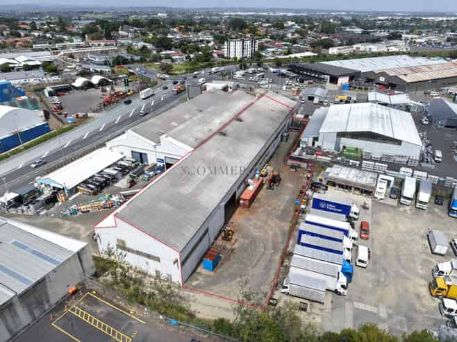 1,800sqm Warehouse 982sqm Yard + Two Gantries