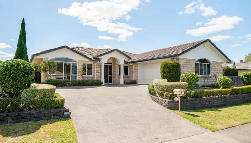 17 Palliser Drive, Huntington