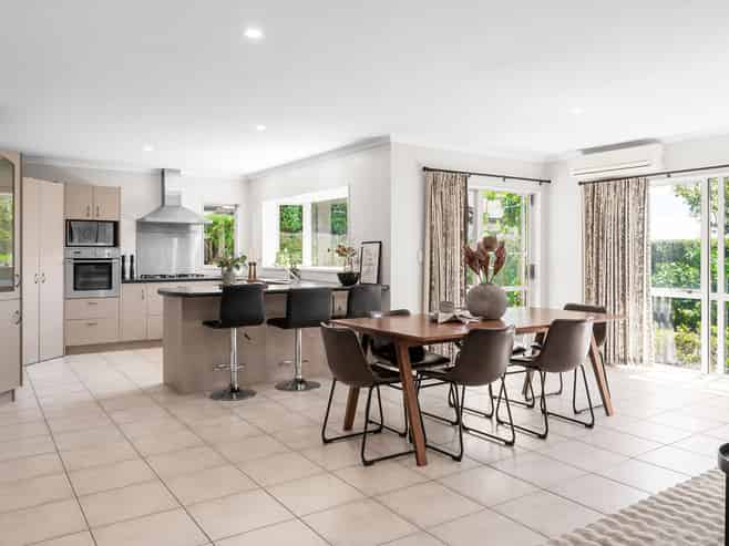 17 Palliser Drive, Huntington