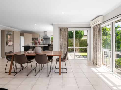 17 Palliser Drive, Huntington