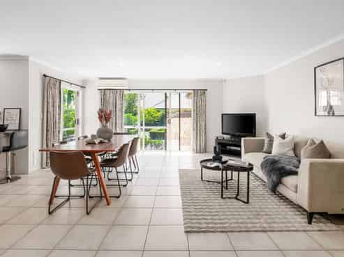 17 Palliser Drive, Huntington