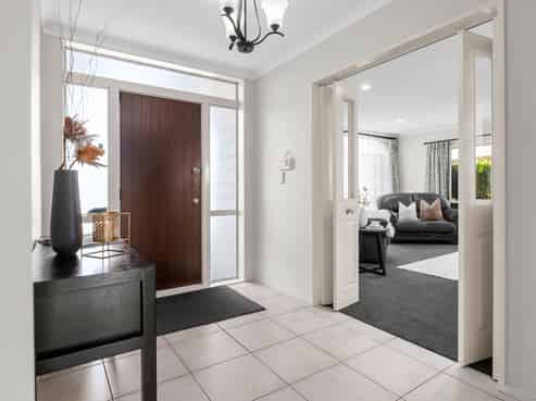 17 Palliser Drive, Huntington