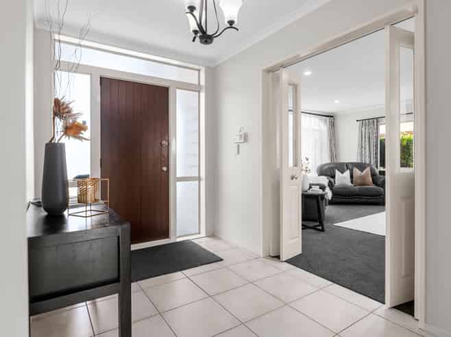 17 Palliser Drive, Huntington