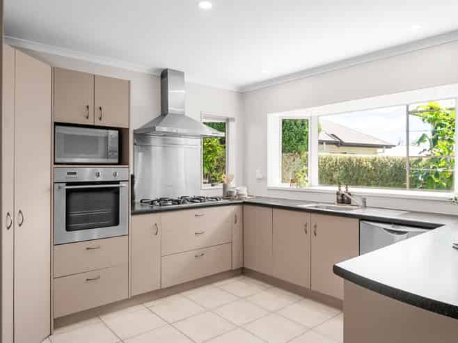 17 Palliser Drive, Huntington