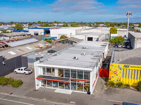 Impressive Standalone Warehouse on Montreal St