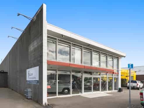 Impressive Standalone Warehouse on Montreal St