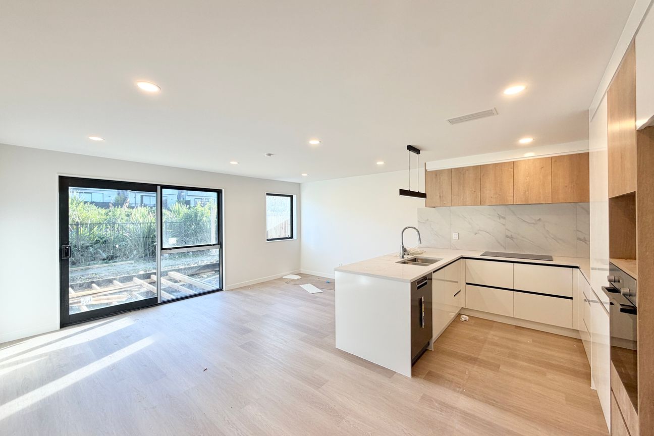 Great Value 4-Bedroom Townhouse - Must See - View 2