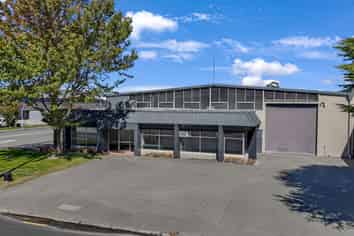Great profile industrial space with dual access