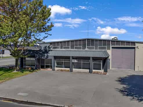 Great profile industrial space with dual access