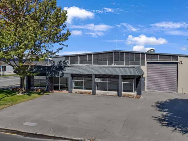 Great profile industrial space with dual access