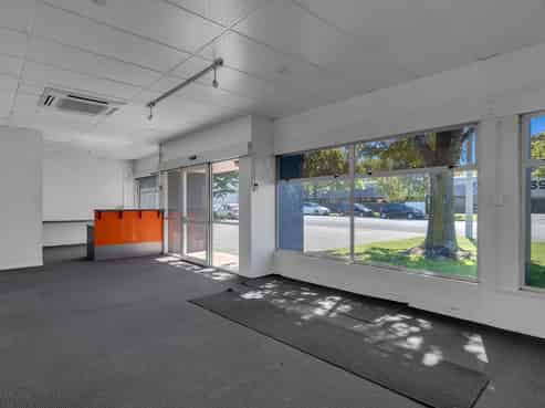 Great profile industrial space with dual access