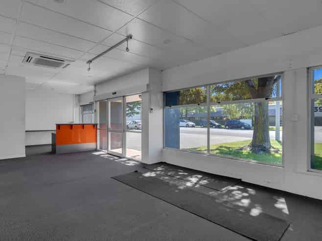 Great profile industrial space with dual access