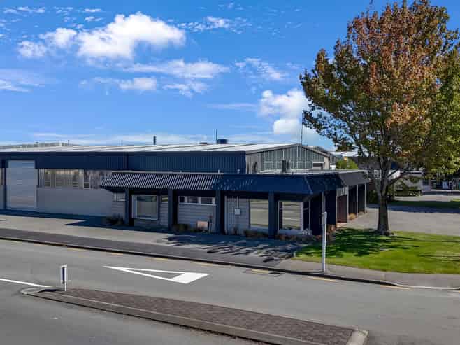 Great profile industrial space with dual access