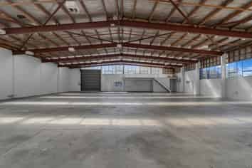 Great profile industrial space with dual access
