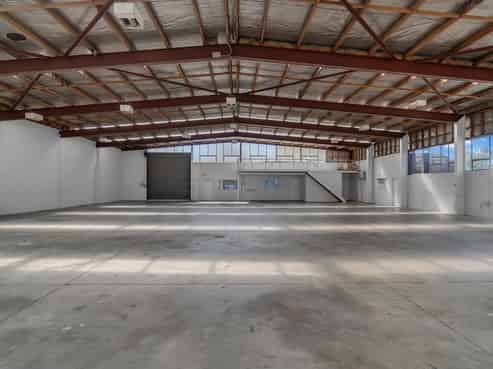 Great profile industrial space with dual access