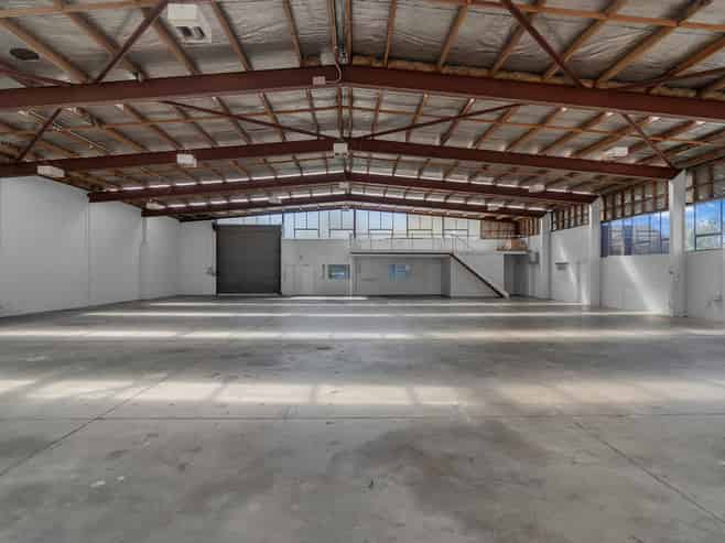 Great profile industrial space with dual access