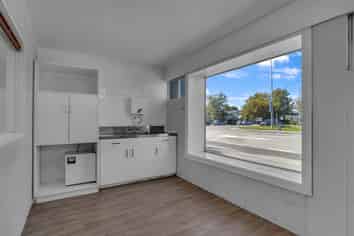 Great profile industrial space with dual access