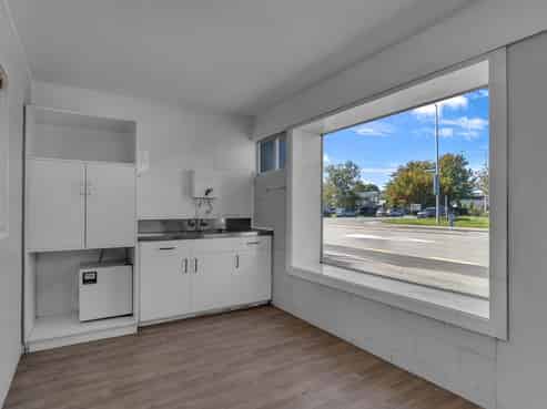 Great profile industrial space with dual access