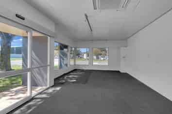 Great profile industrial space with dual access