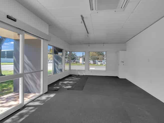 Great profile industrial space with dual access