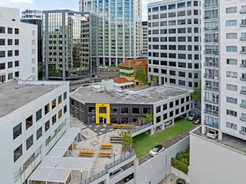 UNDERDEVELOPED OFFICE WITH EXPANSION POTENTIAL
