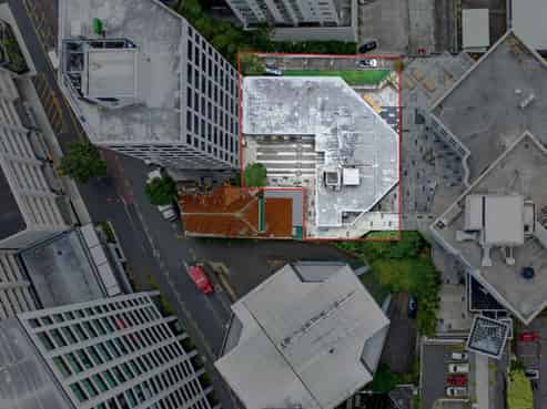UNDERDEVELOPED OFFICE WITH EXPANSION POTENTIAL
