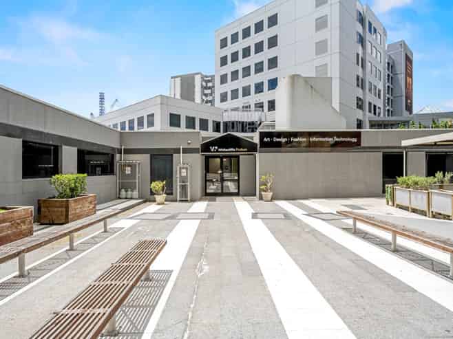 UNDERDEVELOPED OFFICE WITH EXPANSION POTENTIAL
