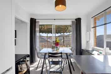 77 Houchens Road, Glenview