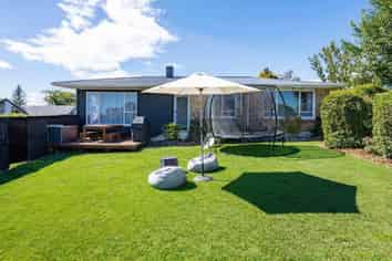 77 Houchens Road, Glenview