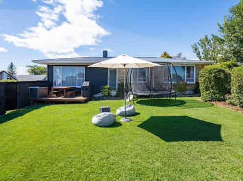 77 Houchens Road, Glenview