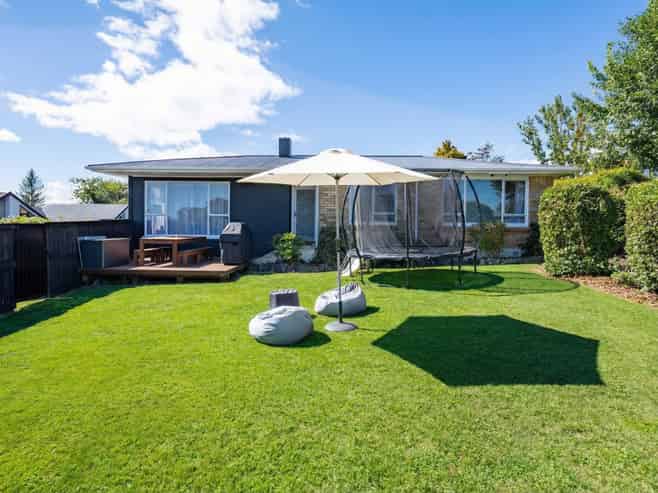 77 Houchens Road, Glenview